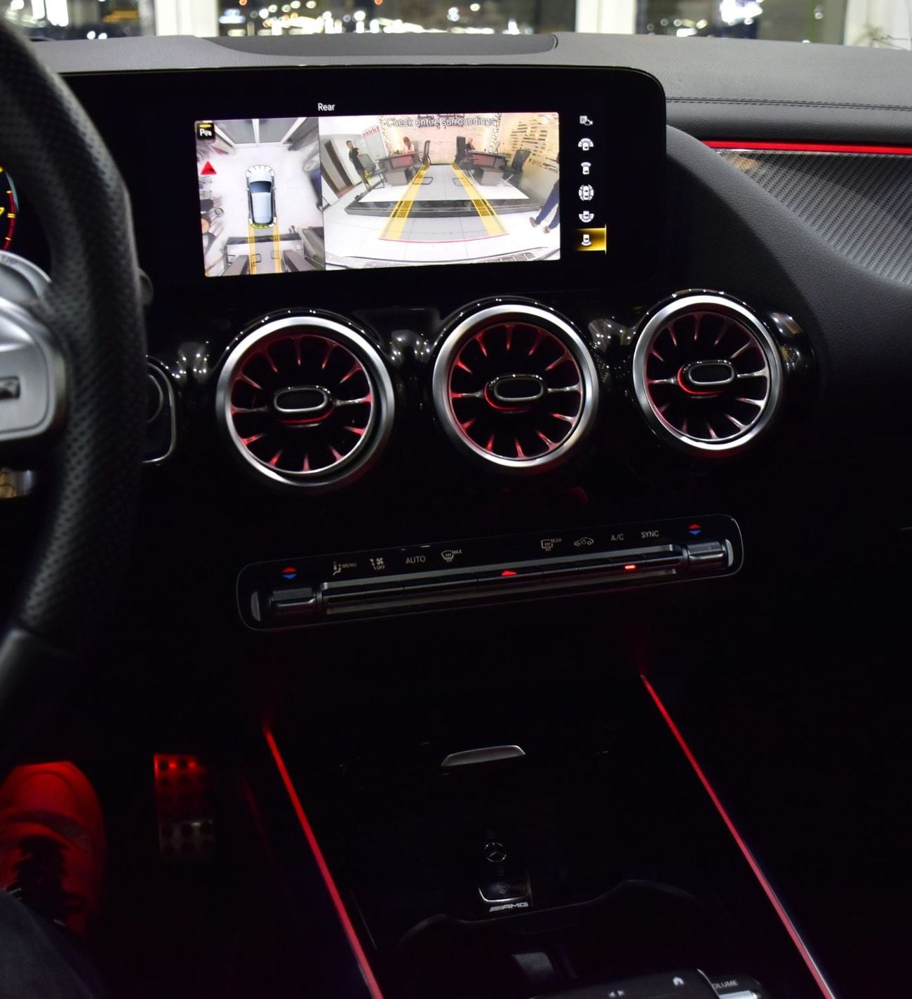 مرسيدس بنز GLA 35 AMG 4MATIC عرض ممتاز لسيارة مرسيدس بنز GLA35 AMG (موديل 2022) باللون الأبيض بمواصفات خليجية