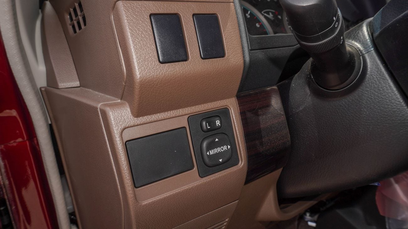 تويوتا لاند كروزر 70 LX 4.0 L V6