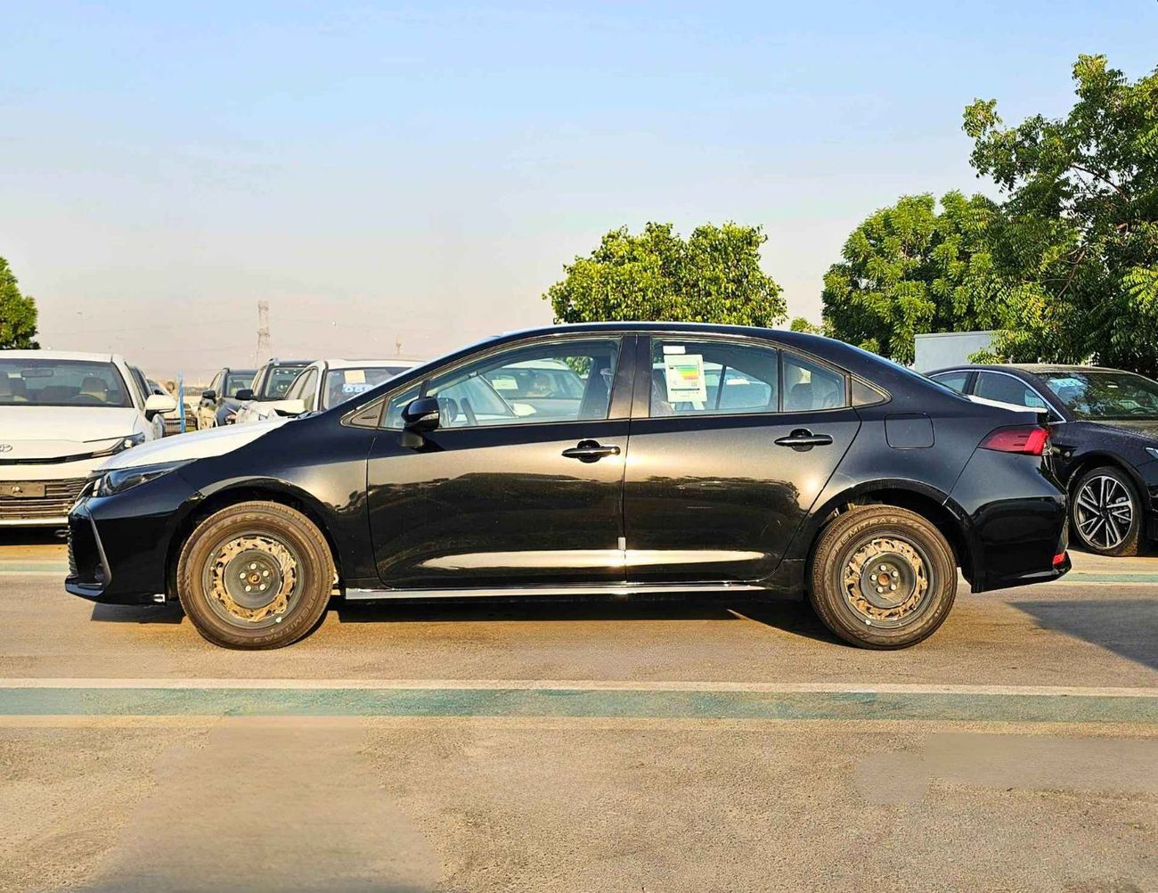 Toyota Corolla XLI / 1.6L V4 PETROL / DVD / REAR A/C (CODE # XLI E)