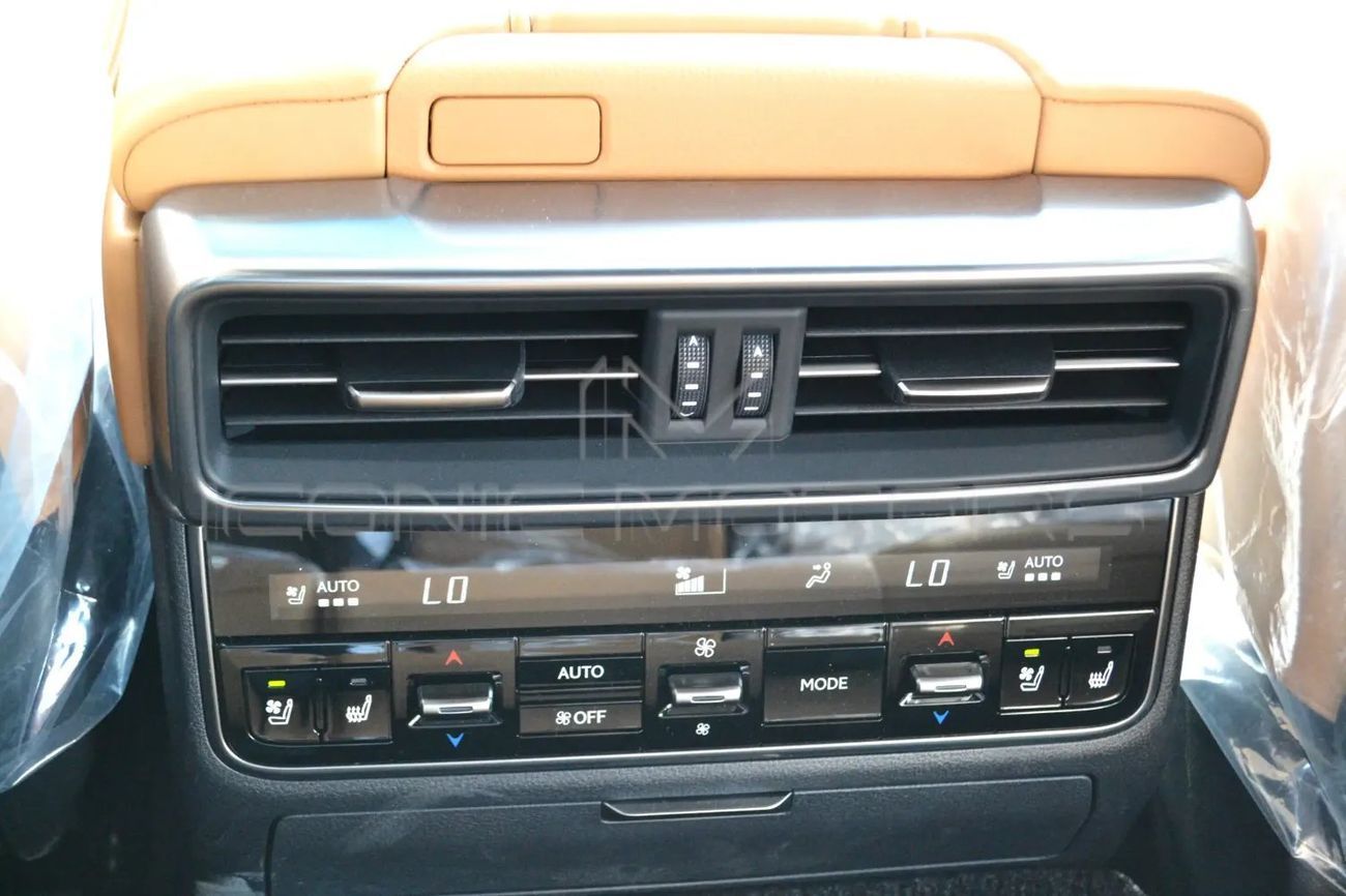 لكزس LX 700h Signature