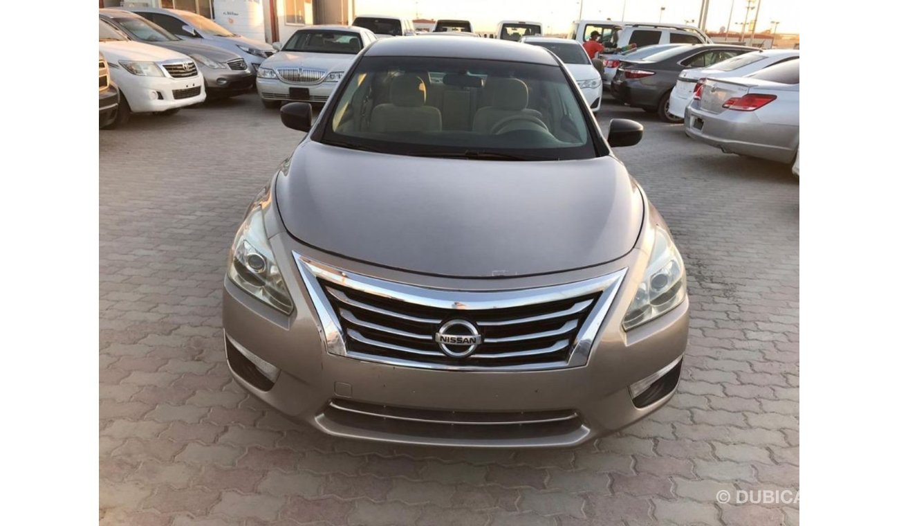 Nissan Altima Nissan Altima 2013 full Automatic gcc for sall