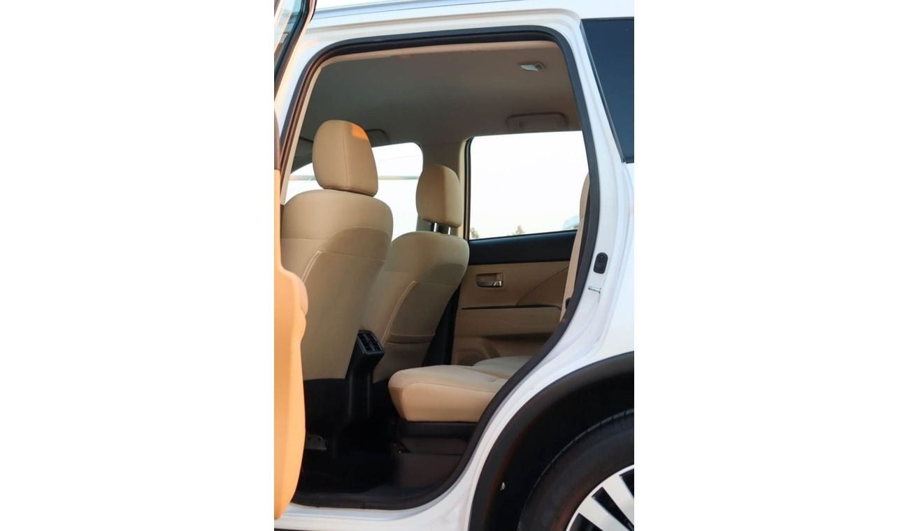 Mitsubishi Outlander GLS 2.4L Mitsubishi Outlander 2021 GCC 2.4L accident-free original paint in excellent condition 1281