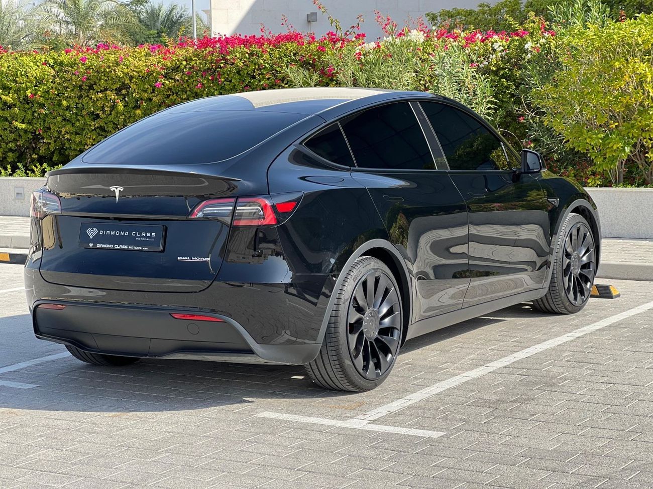 Tesla Model Y Tesla Model Y Performance  White Interior  Auto Pilot  2023 GCC  Under Warranty