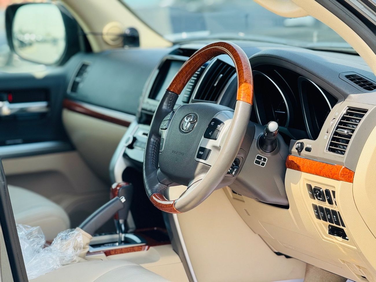 Toyota Land Cruiser ZX FULL OPTION TOP OF THE RANGE