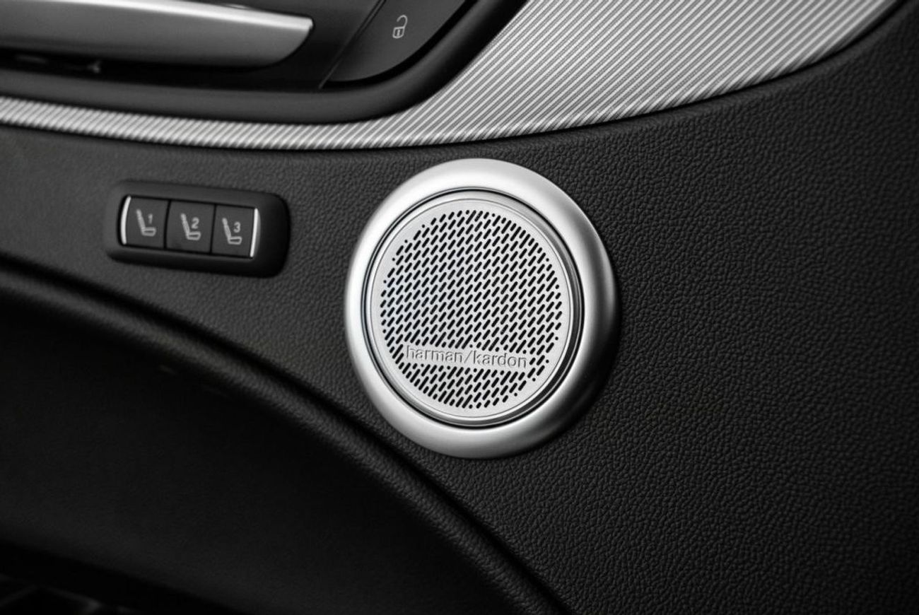 ألفا روميو ستيلفيو Veloce / Delivery Milage / 7 Year Alfa Romeo Warranty & 5 Year Service