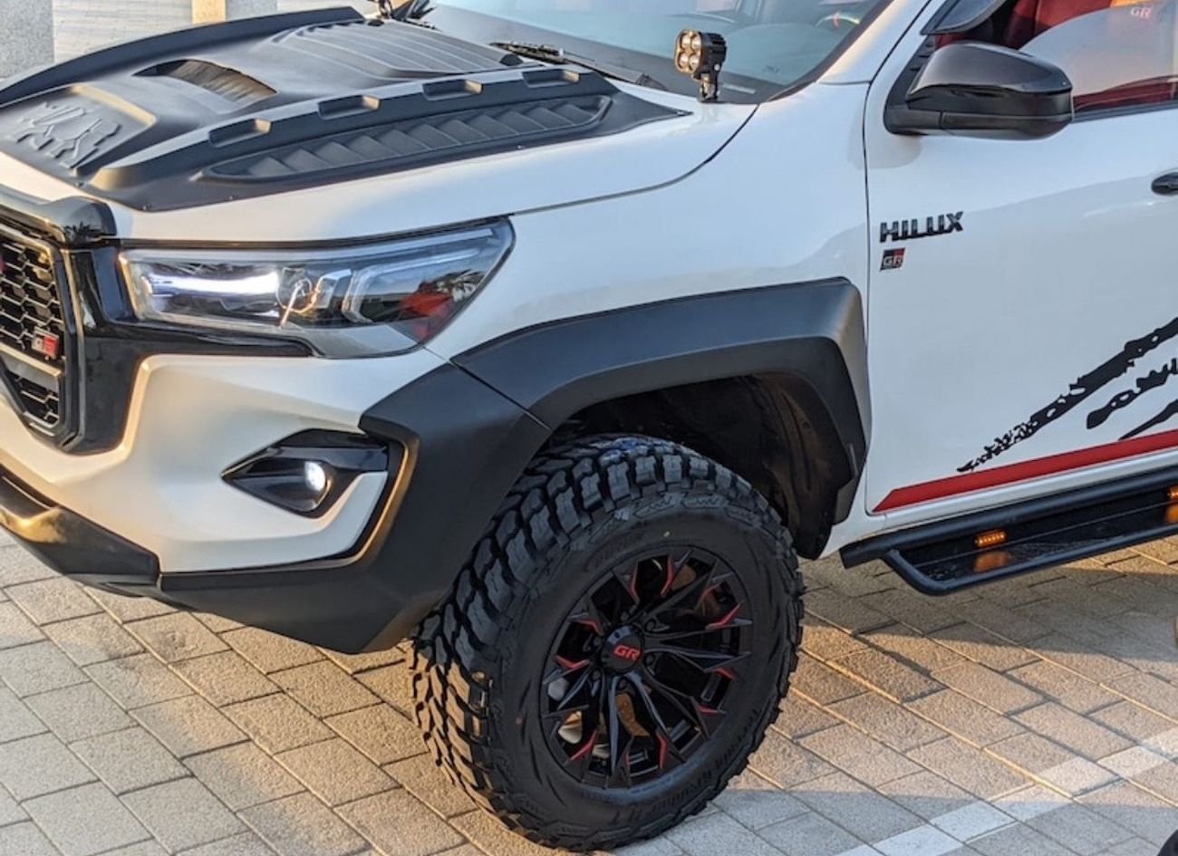 تويوتا هيلوكس TOYOTA HILUX FACELIFTED 2025 GR SPORT OFF-ROAD V4 GCC IN EXCELLENT CONDITION