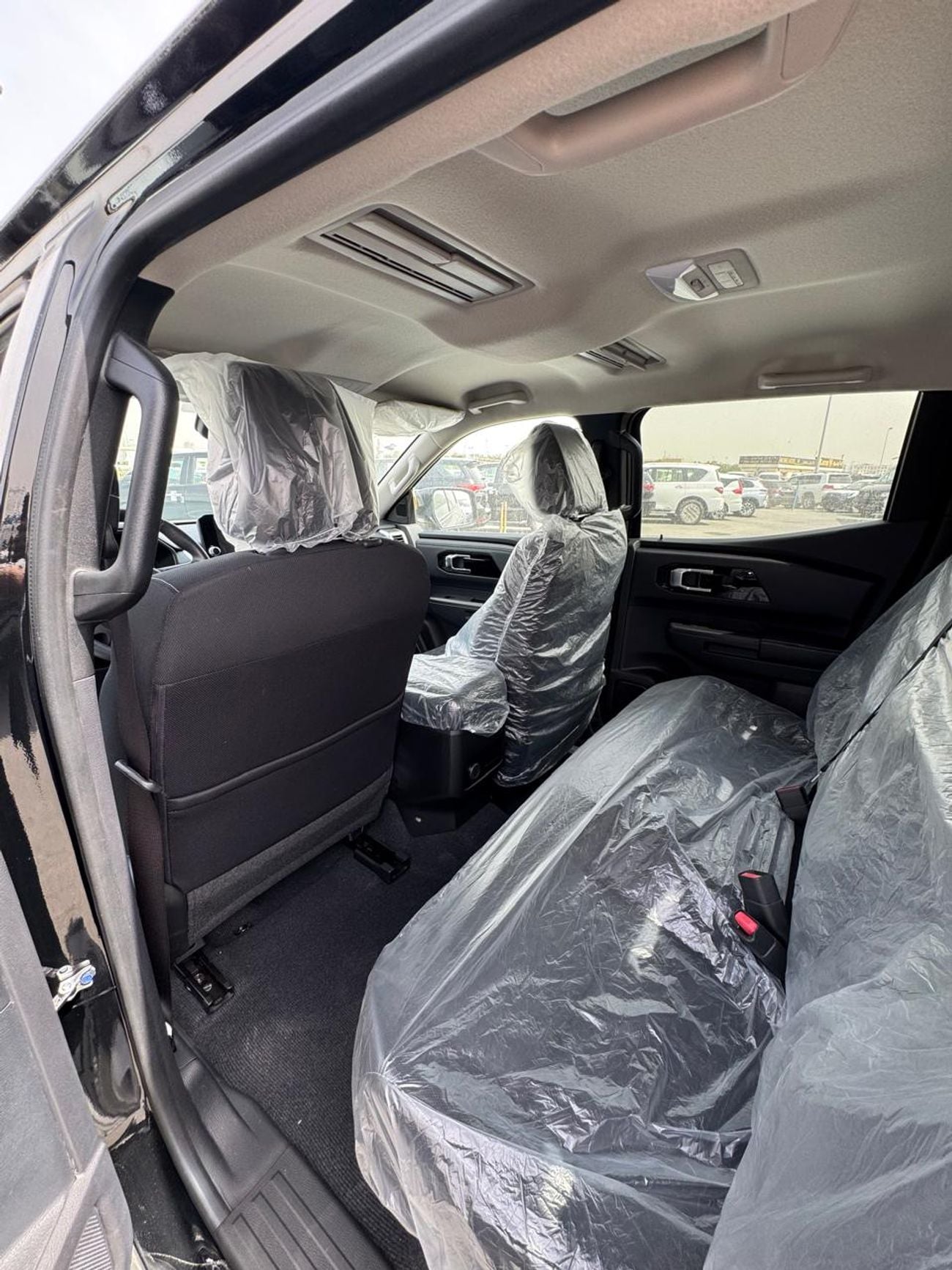 Mitsubishi L200 GLX Double Cab Petrol 2.4L Mitsubishi L200 Petrol FULL OPTION!!!