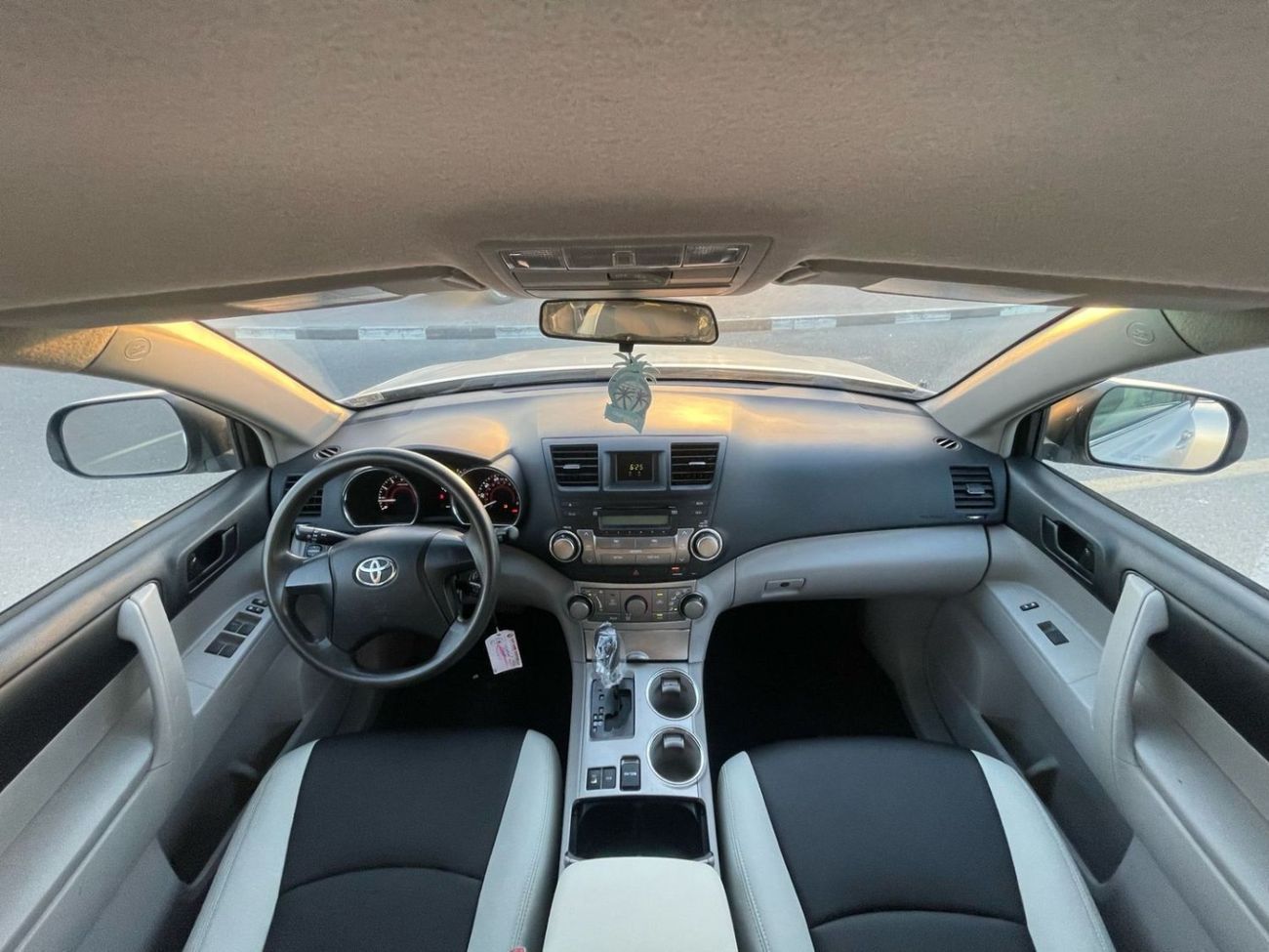 Toyota Highlander 2012 Toyota Highlander – 3.5L V6 – Mid Option – AWD – USA Specs