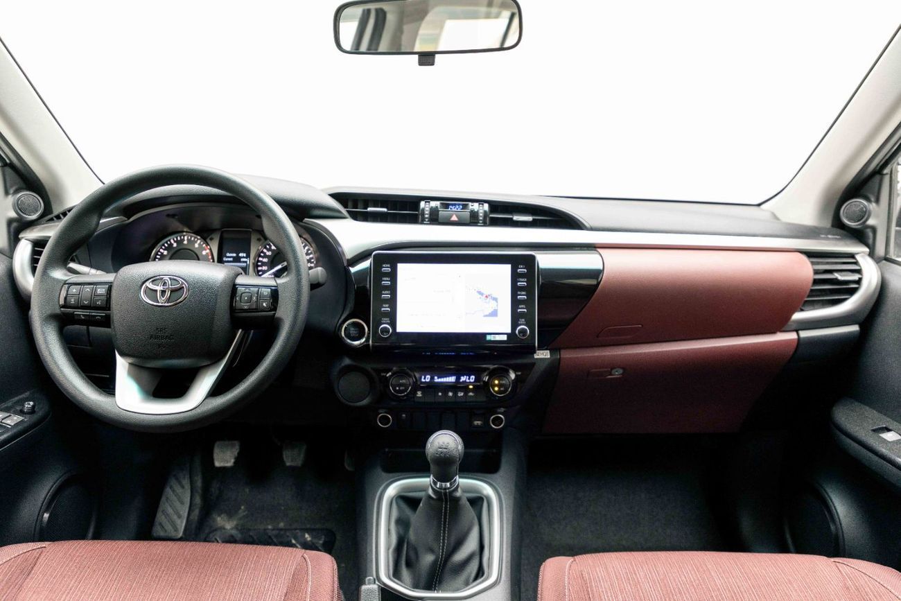 تويوتا هيلوكس 2.7L -Manual - Platinum White Pearl Inside Maroon | Export Only