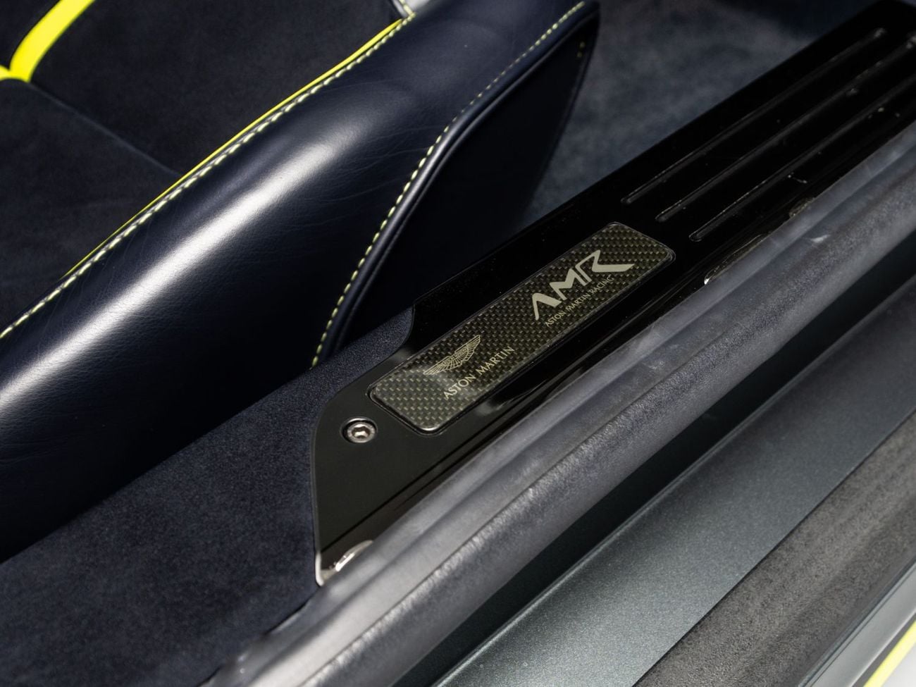 أستون مارتن رابيد AMR
