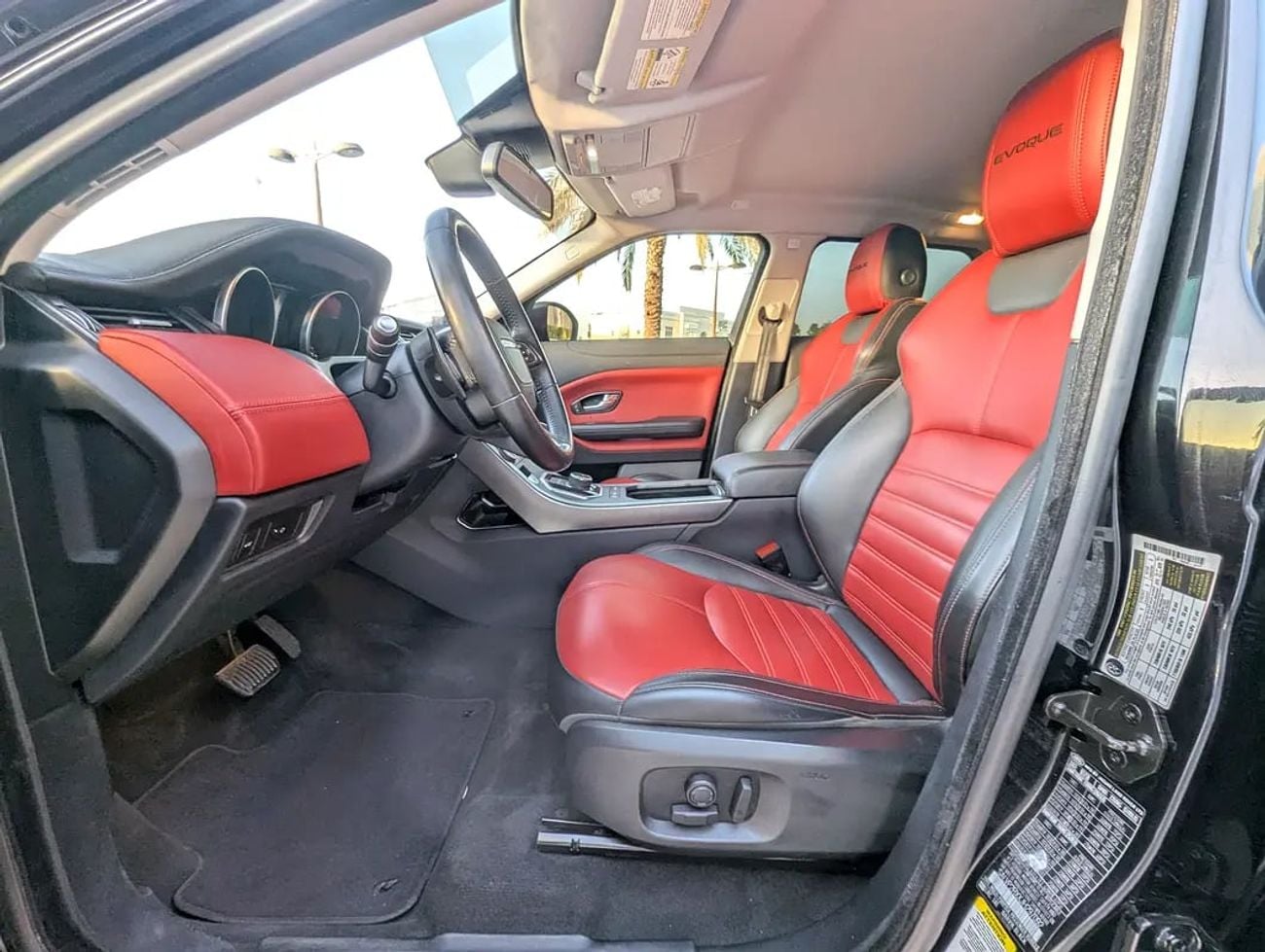 لاند روفر رانج روفر إيفوك SE US Premium Condition Clean Well Maintained Luxury SUV