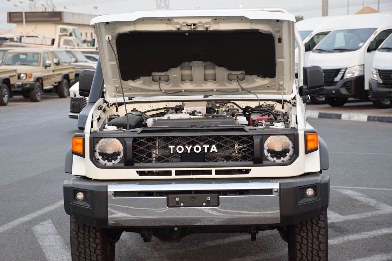 Toyota Land Cruiser Pick Up 4x4 Diesel 2.8L (Right hand)
