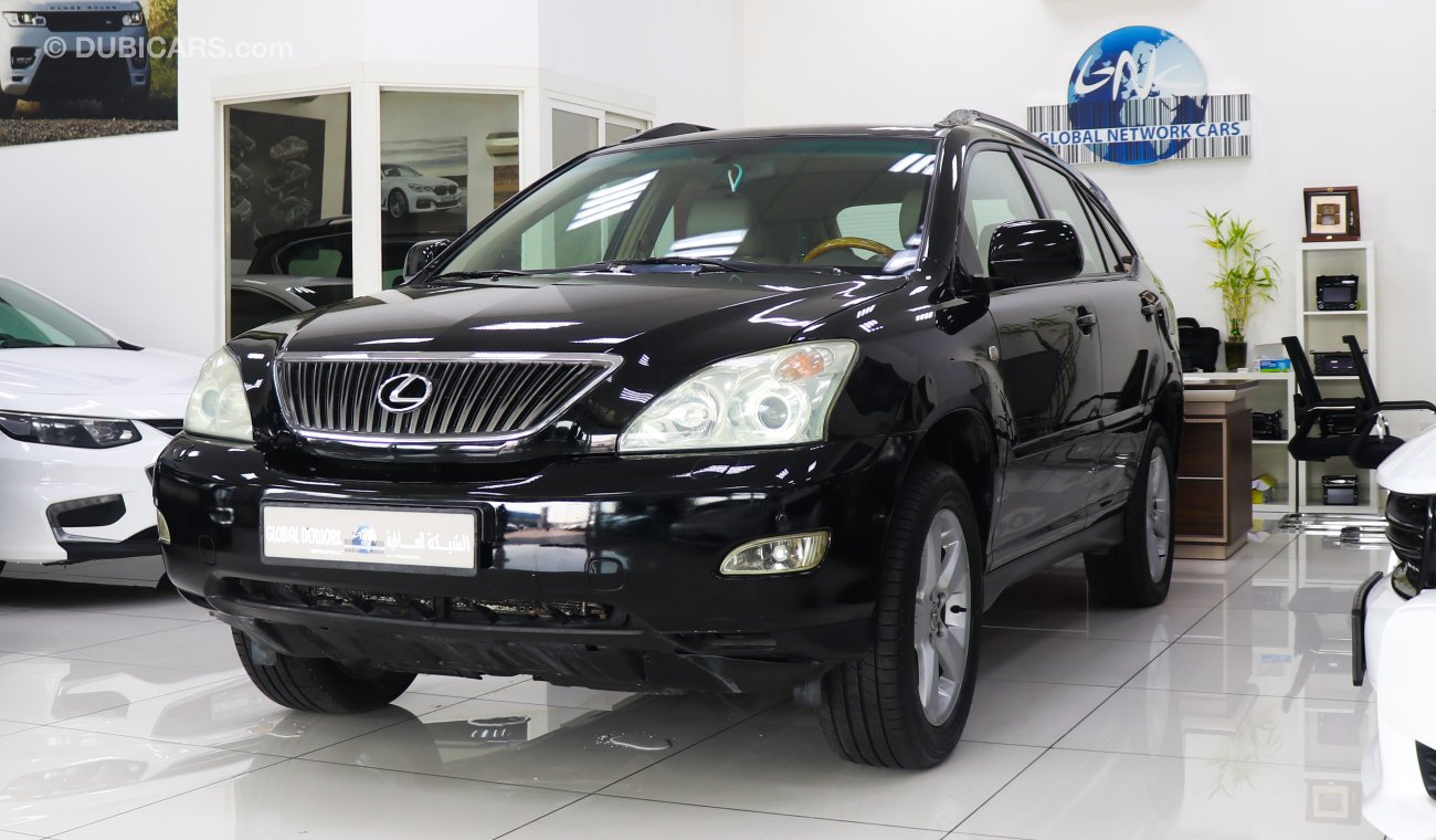 Lexus RX 330 gcc four wheel drive mid option warranty on year 7 seats original km  Arabic