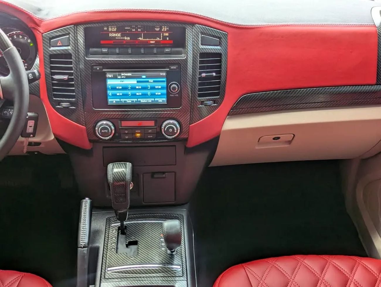 ميتسوبيشي باجيرو MODIFIED SIGNATURE EDITION GLS MID V6 3.5L GCC IN EXCELLENT CONDITION