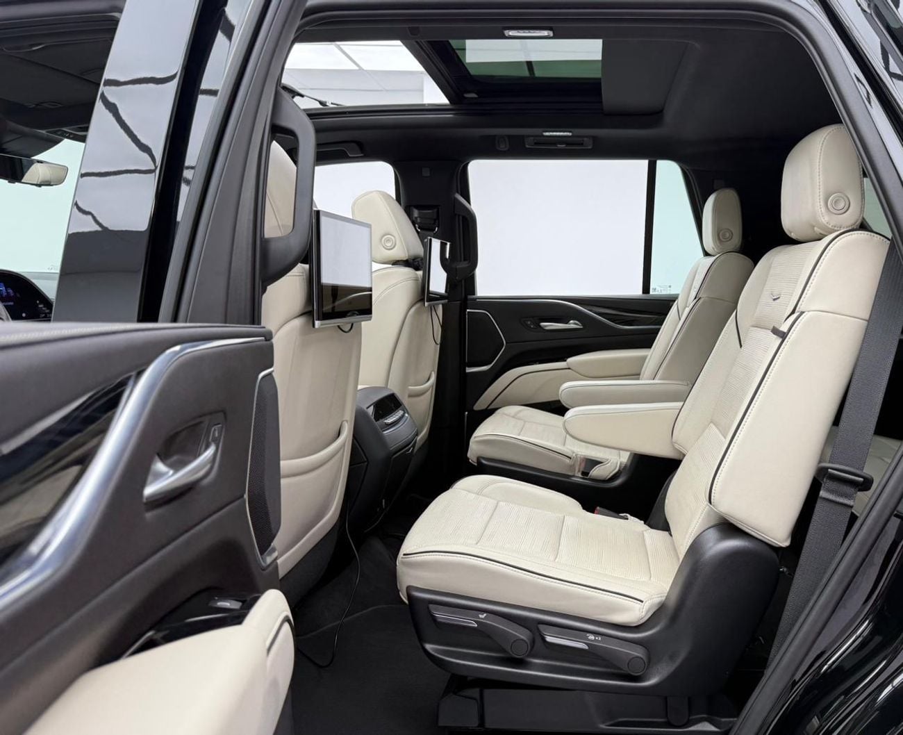 كاديلاك إسكالاد 2023 Cadillac Escalade Platinum Luxury, 2027 Cadillac Warranty, 2028 Cadillac Service Pack, GCC