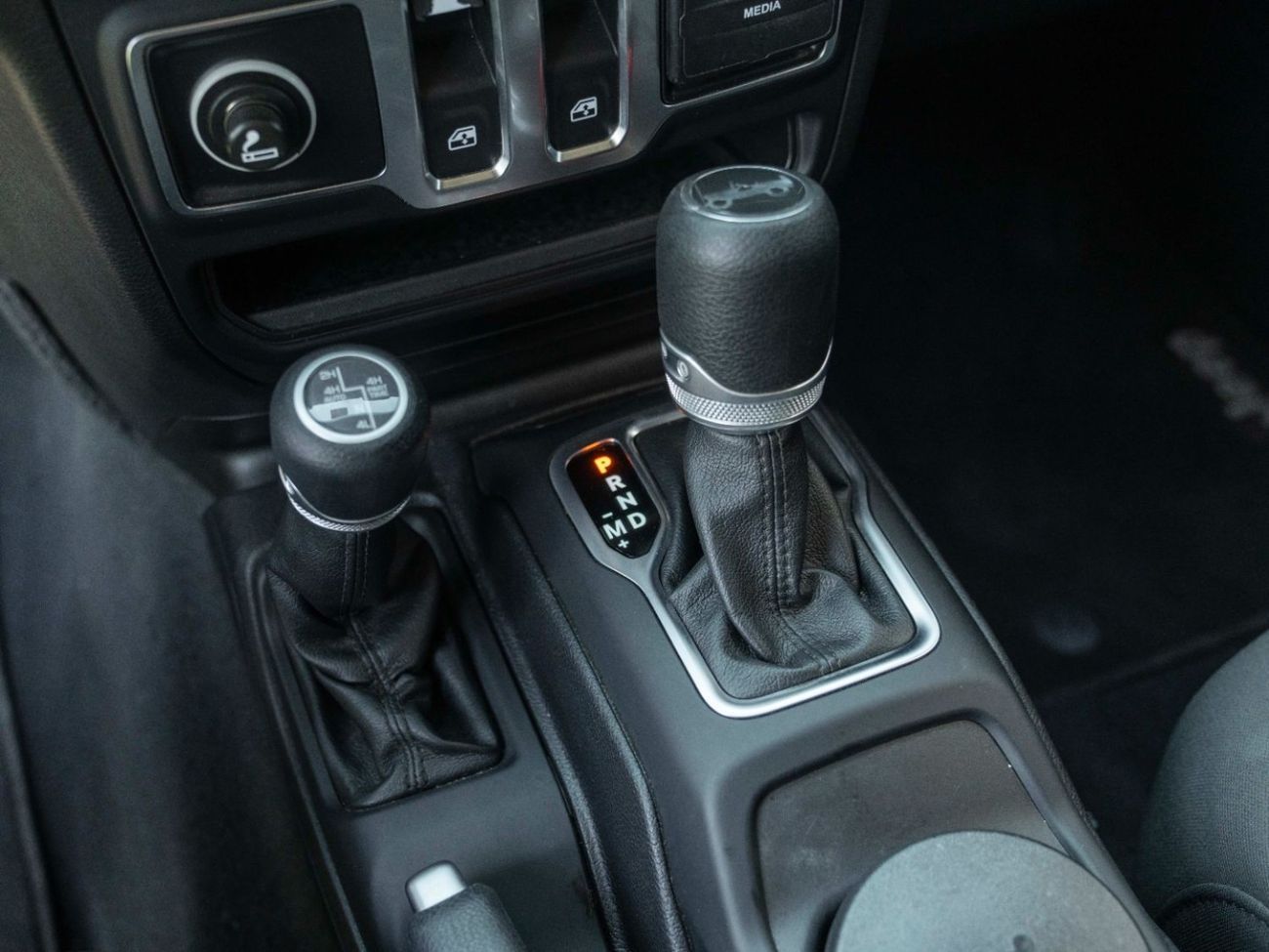 جيب رانجلر Sport 3.6L A/T (4 Seater)