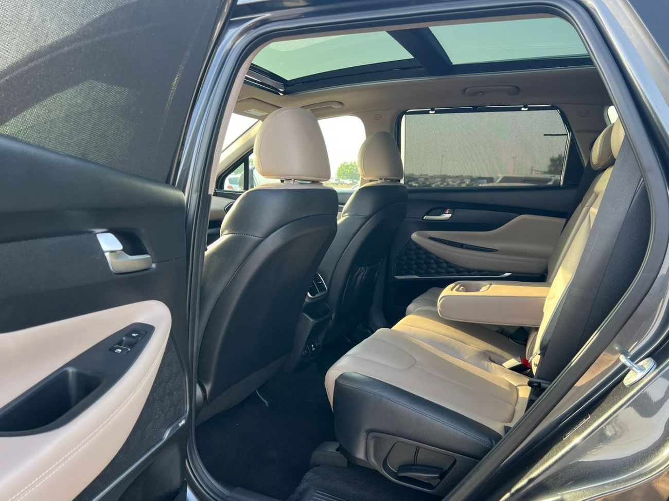 Hyundai Santa Fe 2020 Hyundai Santa Fe- Limited - 2.4L V4 - Full Option Panoramic View - Push Start - Leather and Ele