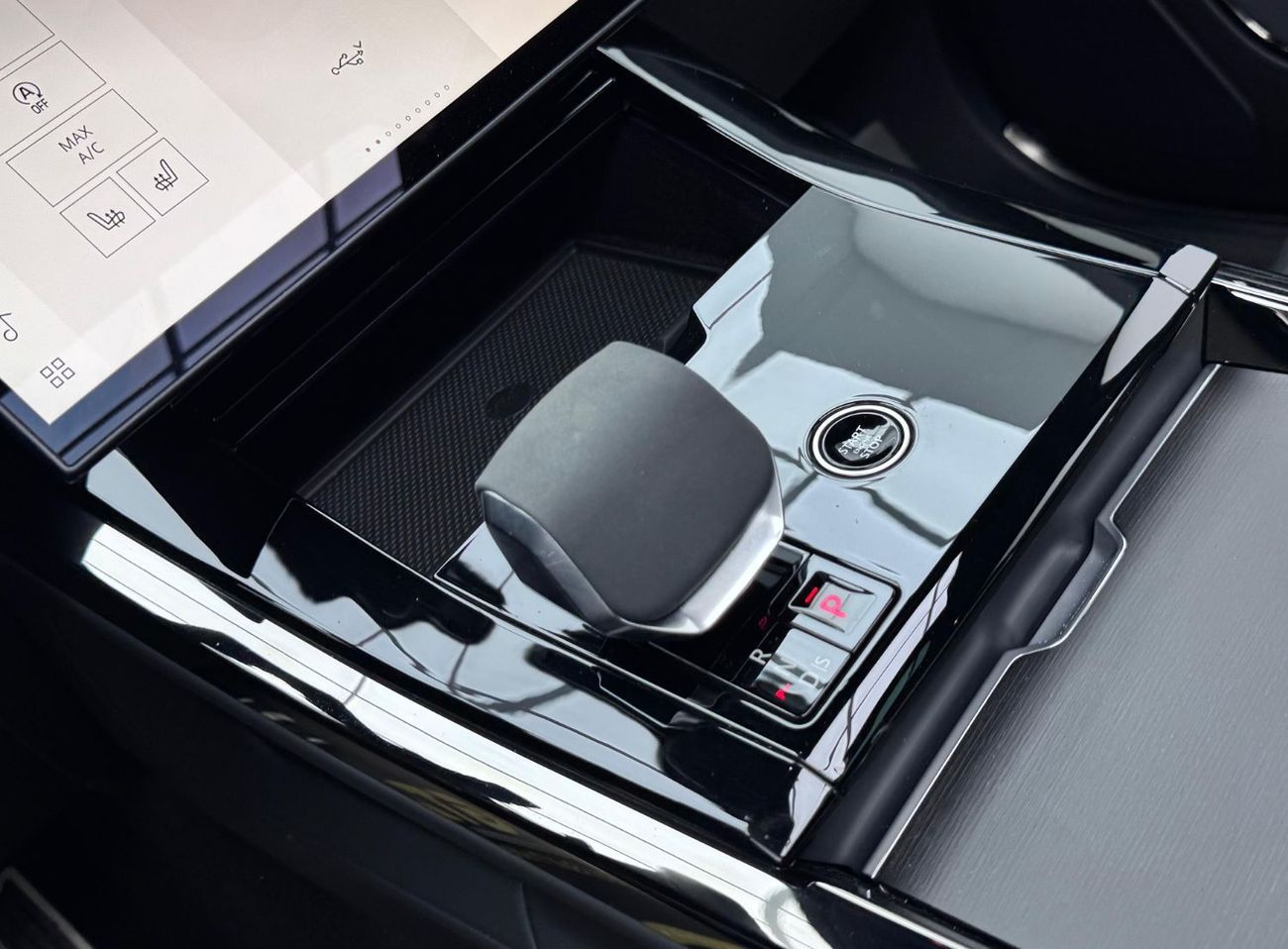 لاند روفر رينج روفر سبورت SE P400 3.0L 2024 Range Rover Sport Dynamic SE P400, Warranty, Full Service History, Excellent Condi