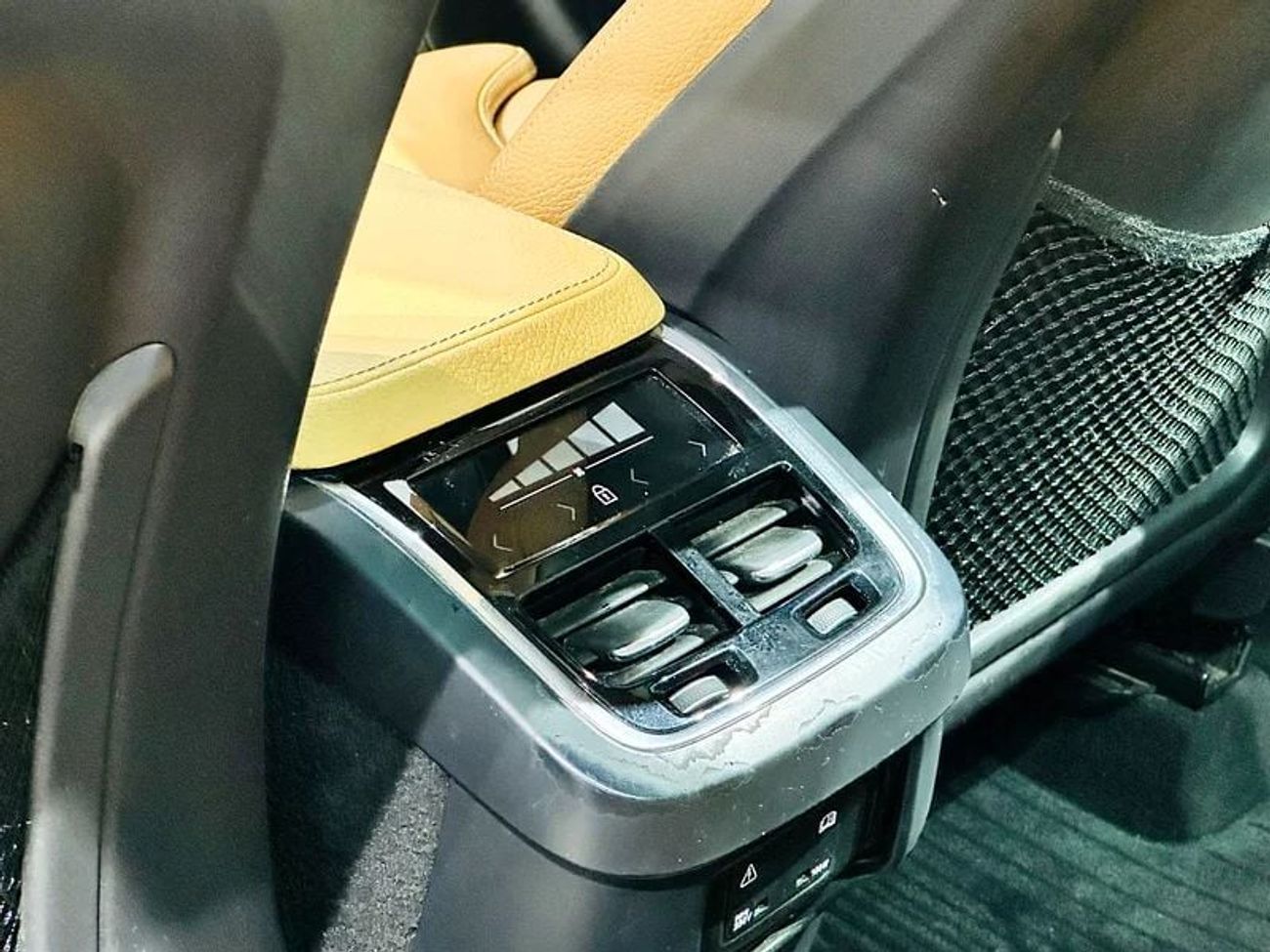 فولفو XC 90 2.0T B6 MHEV Inscription AWD (7-seater)