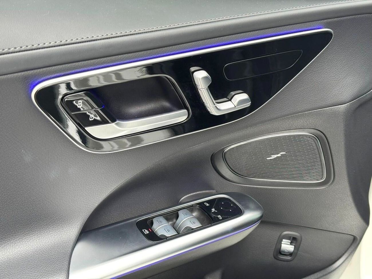 Mercedes-Benz 260 c260L