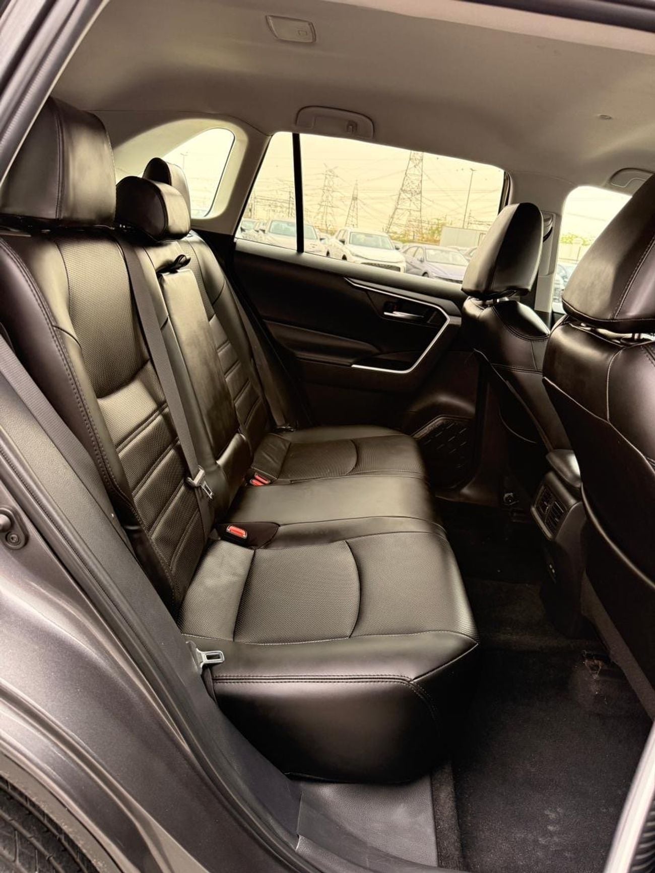 Toyota RAV4 XLE 2.5L push start 2024
