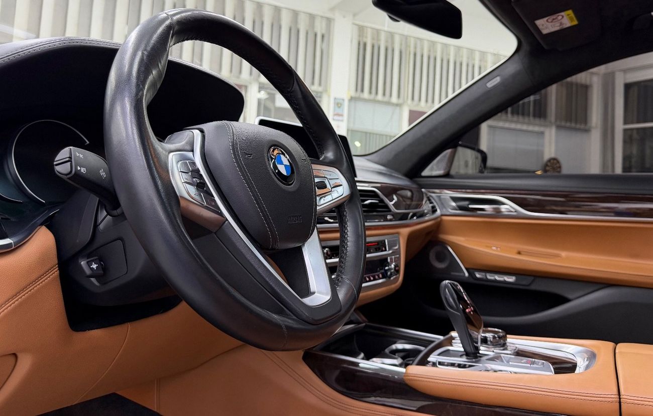 BMW 750Li xDrive 4.4L (530 HP)