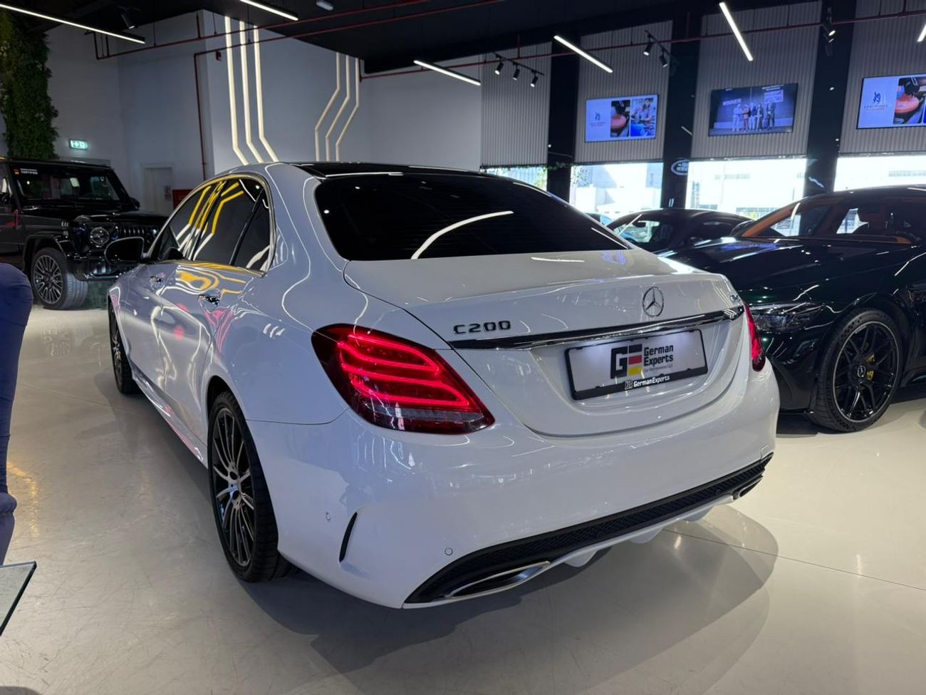 مرسيدس بنز C 200 2017 Mercedes-Benz C200 - GCC - Good Condition -Full service History available