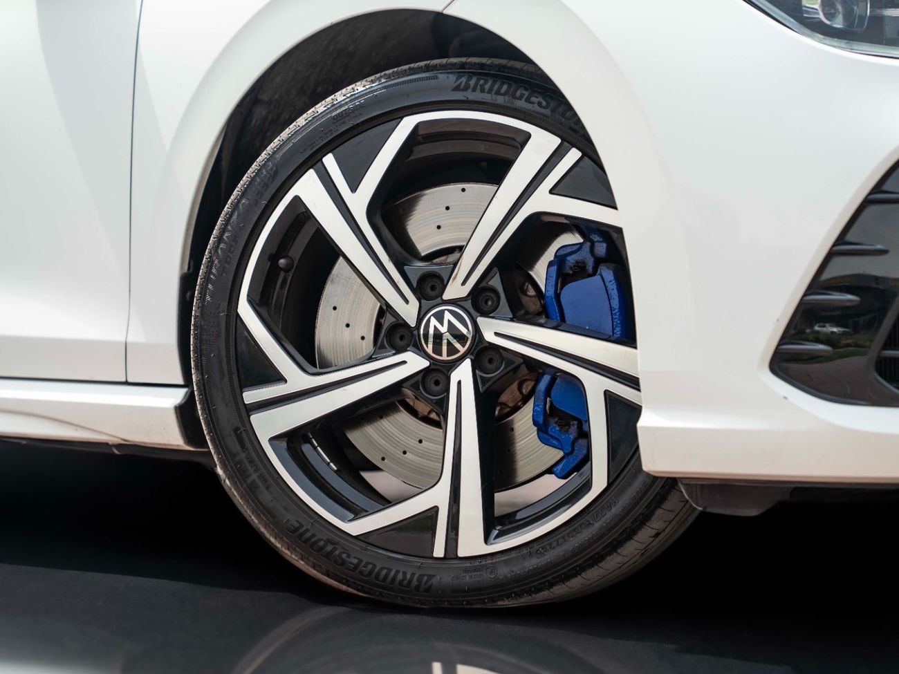 Volkswagen Golf R Base 2.0T