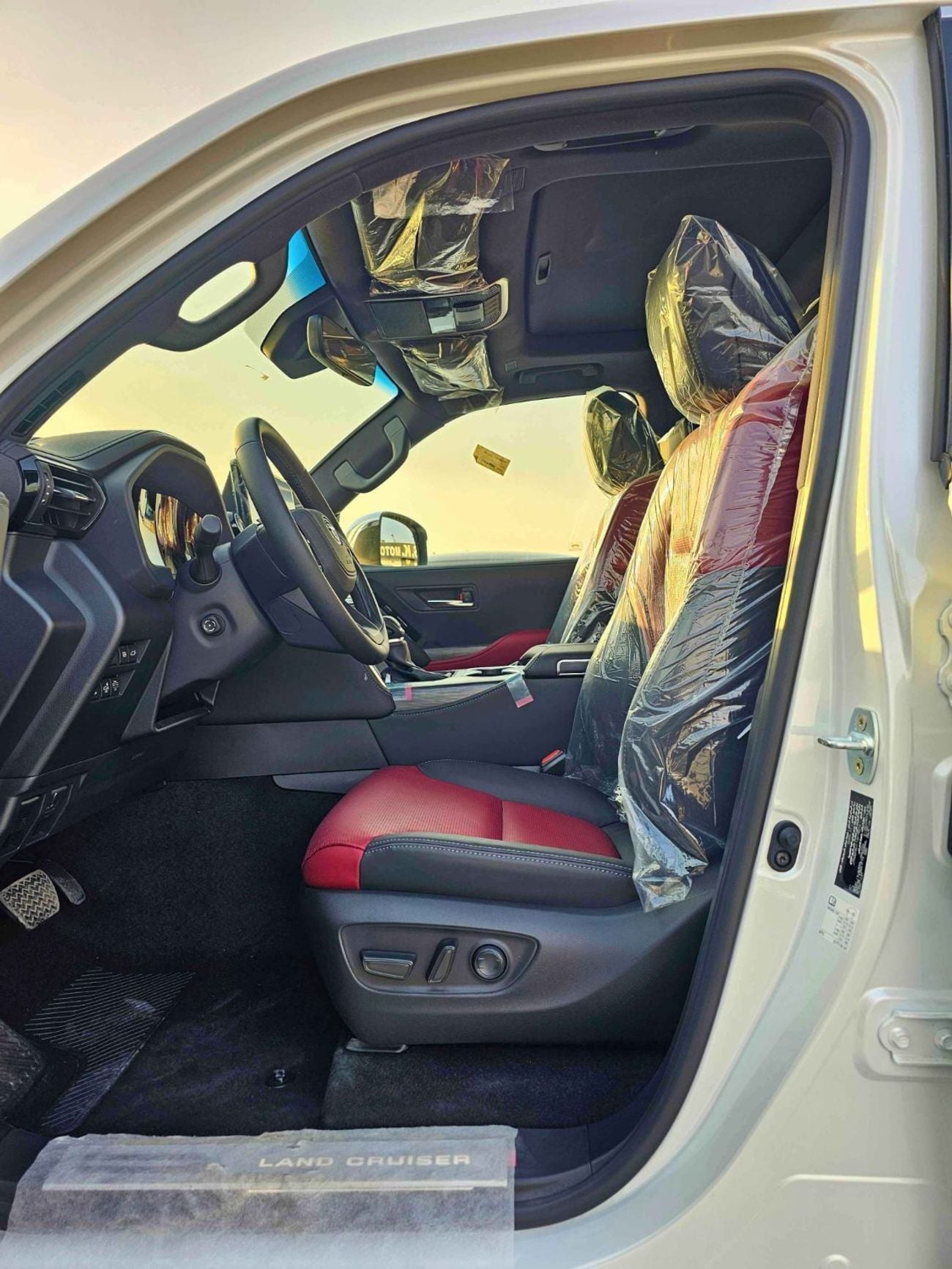 Toyota Land Cruiser VXR-Z TWIN TURBO / 3.5L PETROL V6 4WD /360* CAMERA /RADAR/HEADUP DISPLAY/JBL SPKRS (CODE#LCVXRZOM)