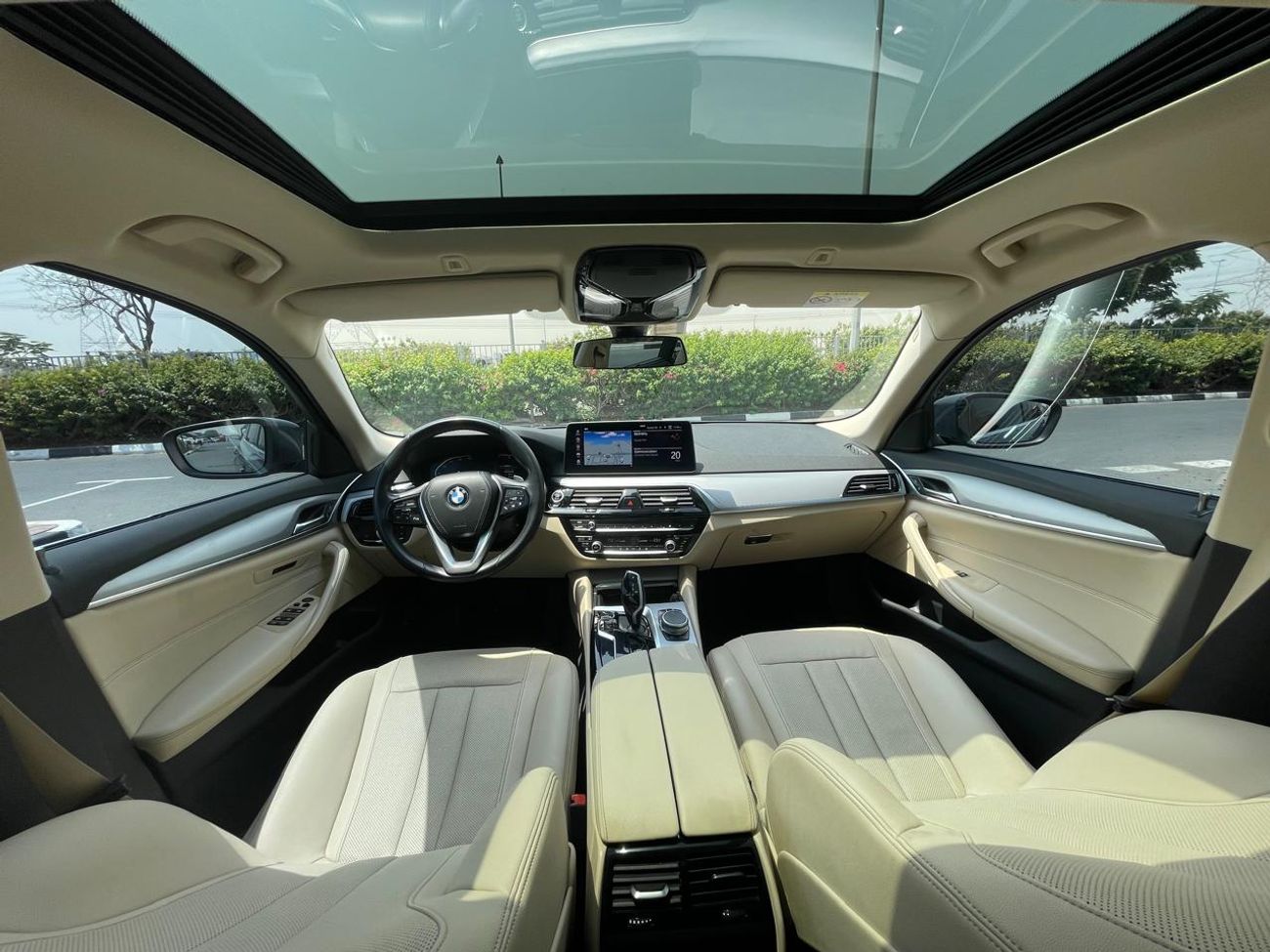 BMW 520i Std 2.0L Warranty & Service upto 2027 2021 GCC