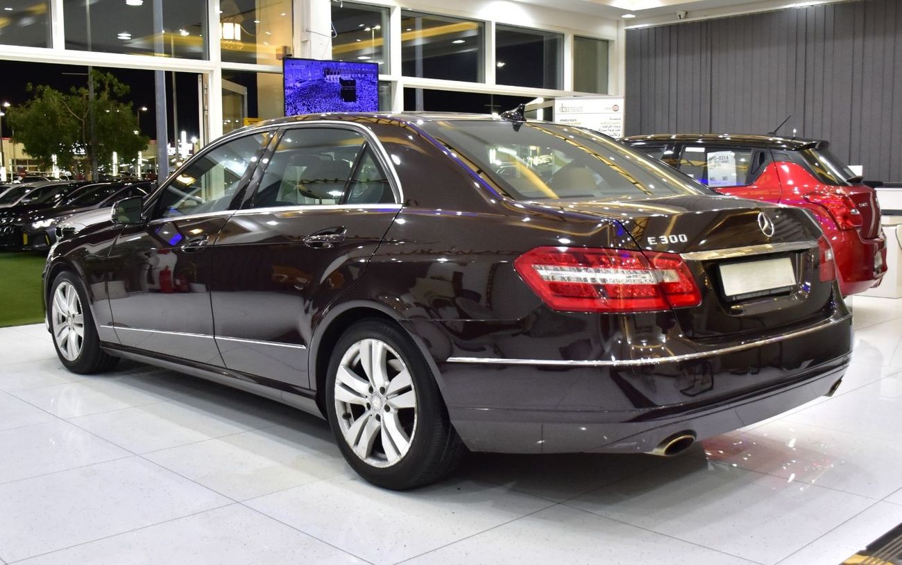 مرسيدس بنز E300 Mercedes Benz E300 ( 2011 Model ) in Burgundy Color GCC Specs