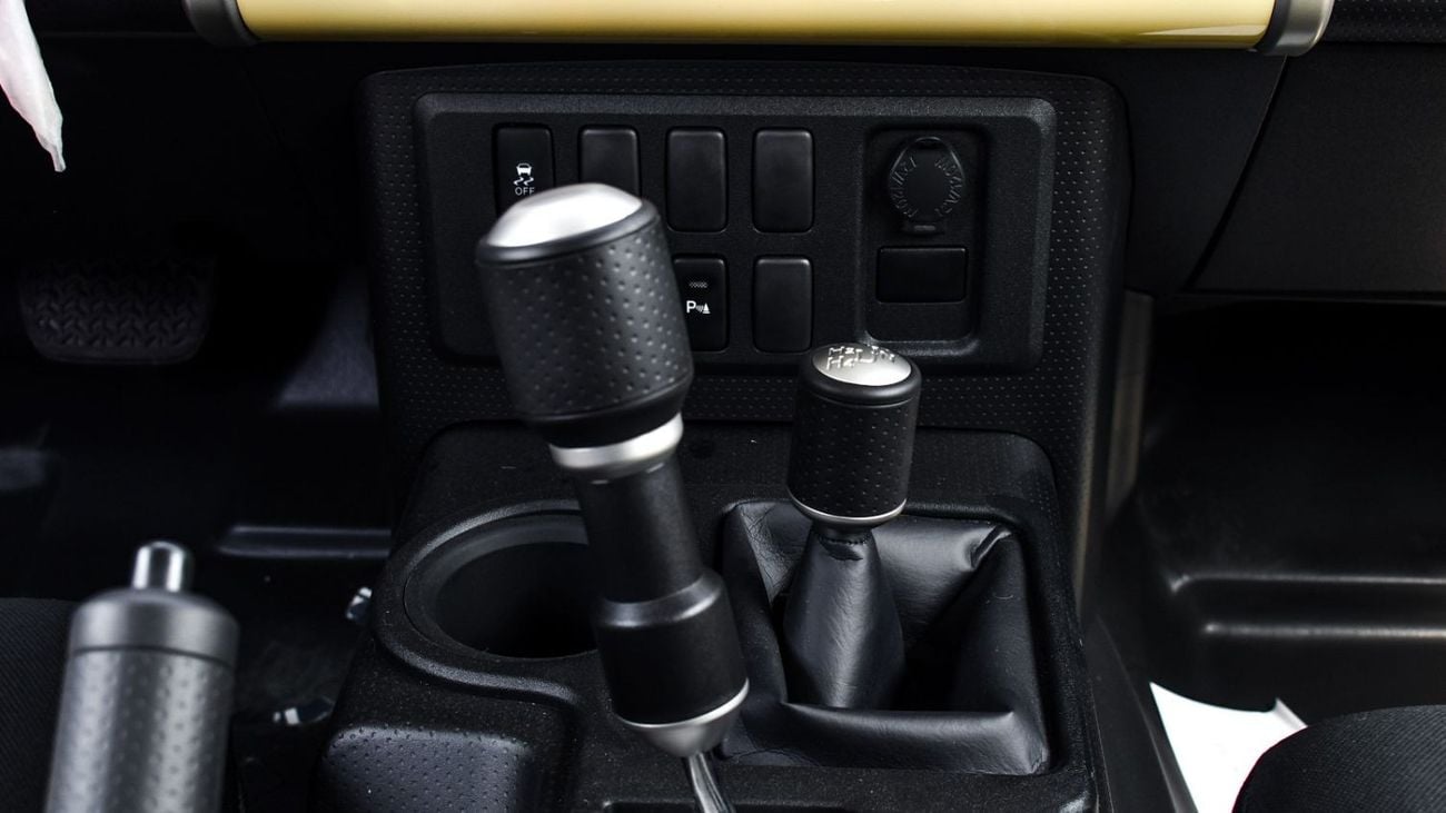 Toyota FJ Cruiser TOYOTA_FJ_FINAL_EDITIONS_2023_FULL_OPTIONS_4.0L