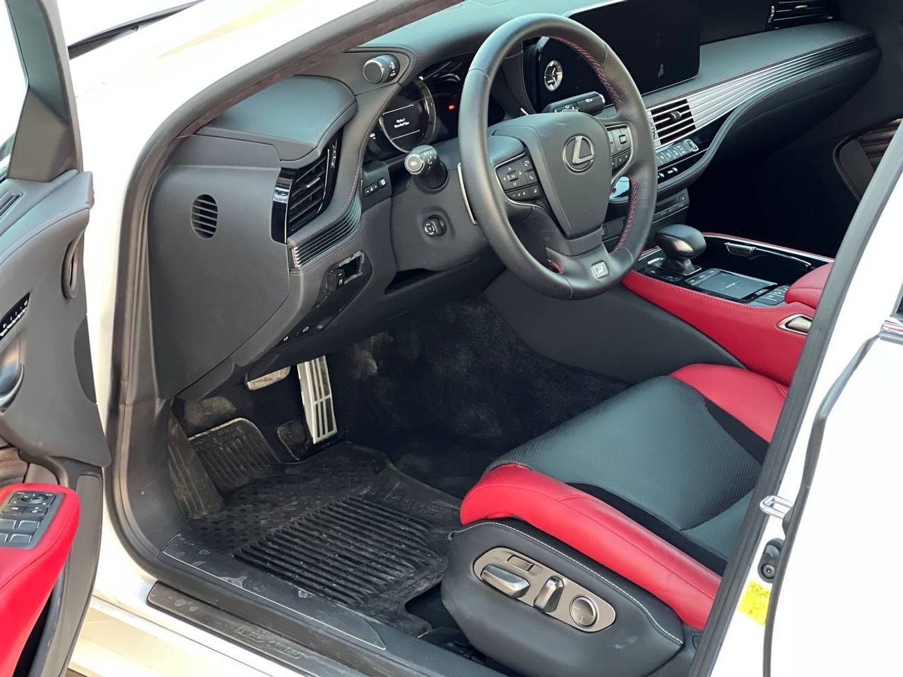 Lexus LS500 F SPORT AWD 3.5L PTR A/T // 2021 // FULL OPTION WITH RADAR , PANORAMIC ROOF // SPECIAL OFFER // BY F