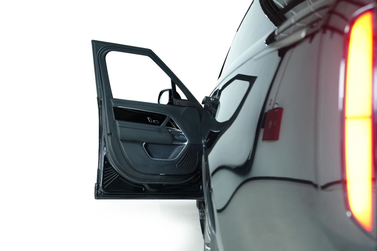 لاند روفر رينج روفر SE P400 Al Tayer Warranty Until 2028-Black On Black