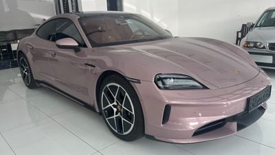 بورش تايكان STANDARD بحالة ممتازة كالجديدة