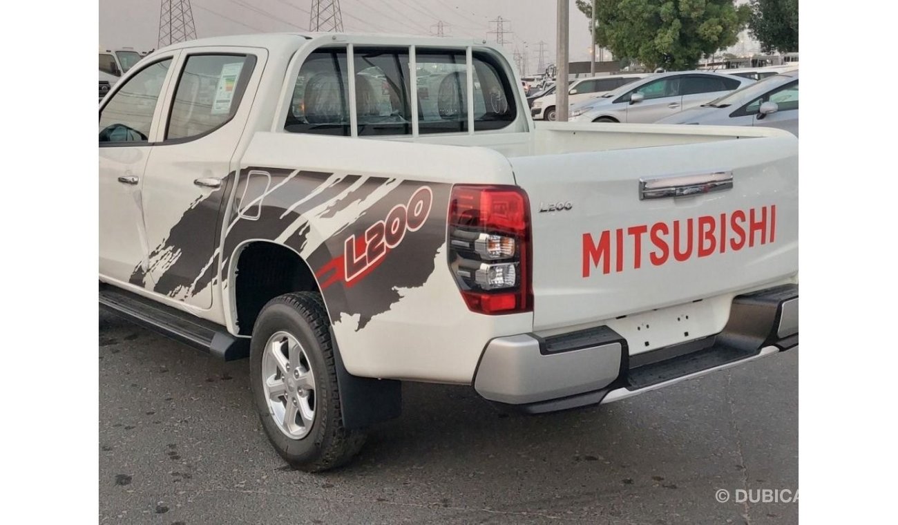 Mitsubishi L200 PETROL M/T 4X4 2.4L CHROME PACKAGE