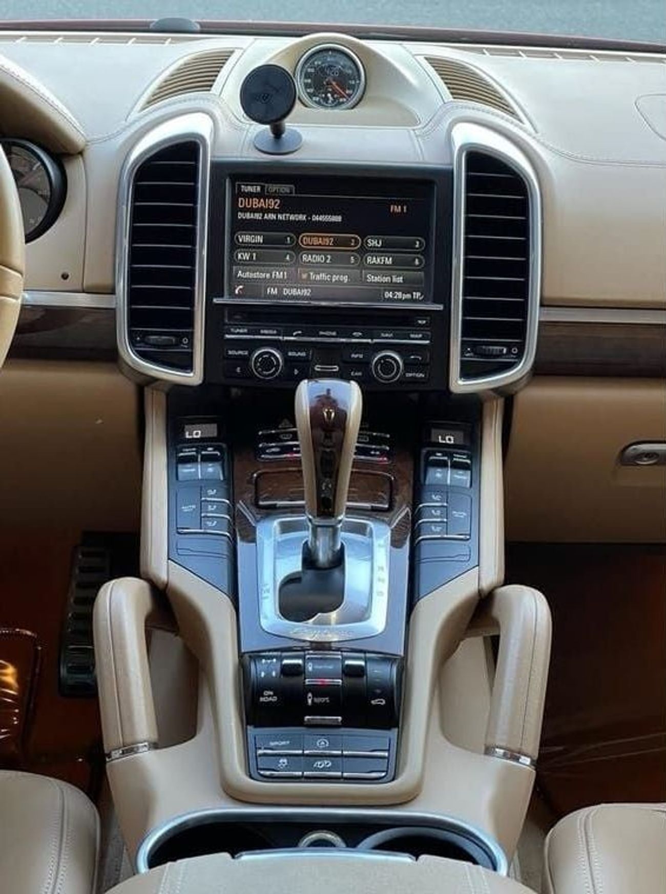 Porsche Cayenne GTS 4.8L GTS / قابل للتصدير الى سوريا /  GCC / ORIGINAL PAINT / NO ACCIDENTS / ACTIVE EXHAUST