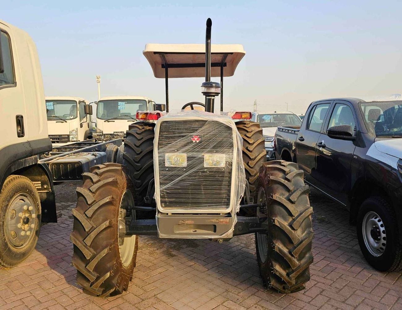 Massey Ferguson 385 TRACTOR / DIESEL / M/T / 4WD / DISC PLOUGH & WITH HARROW (CODE # 69072)