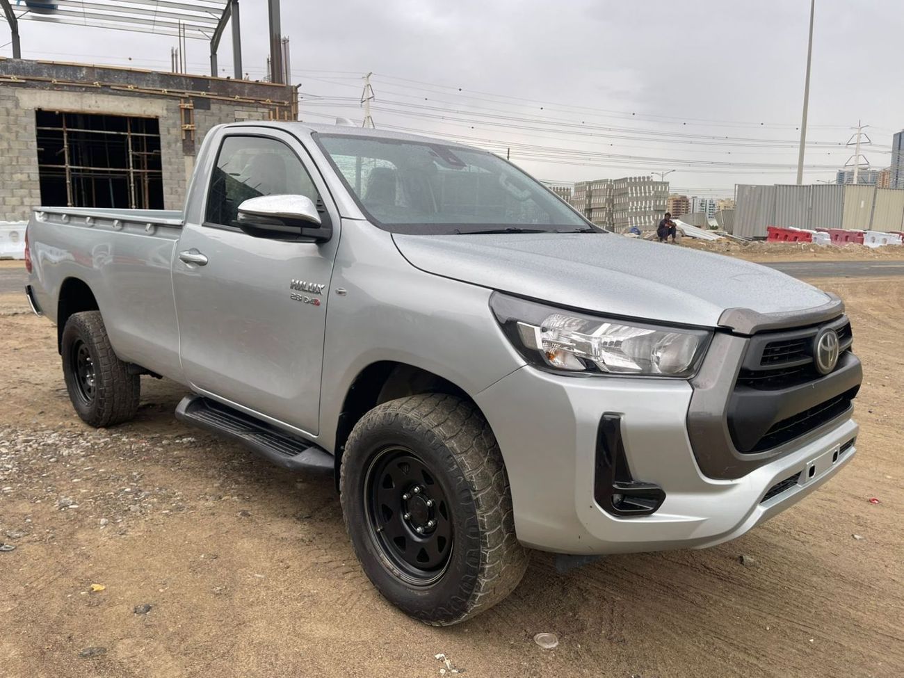 تويوتا هيلوكس diesel engine ,2.8 liter ,manual gear ,year model 2024 ,right hand drive ,only for export available