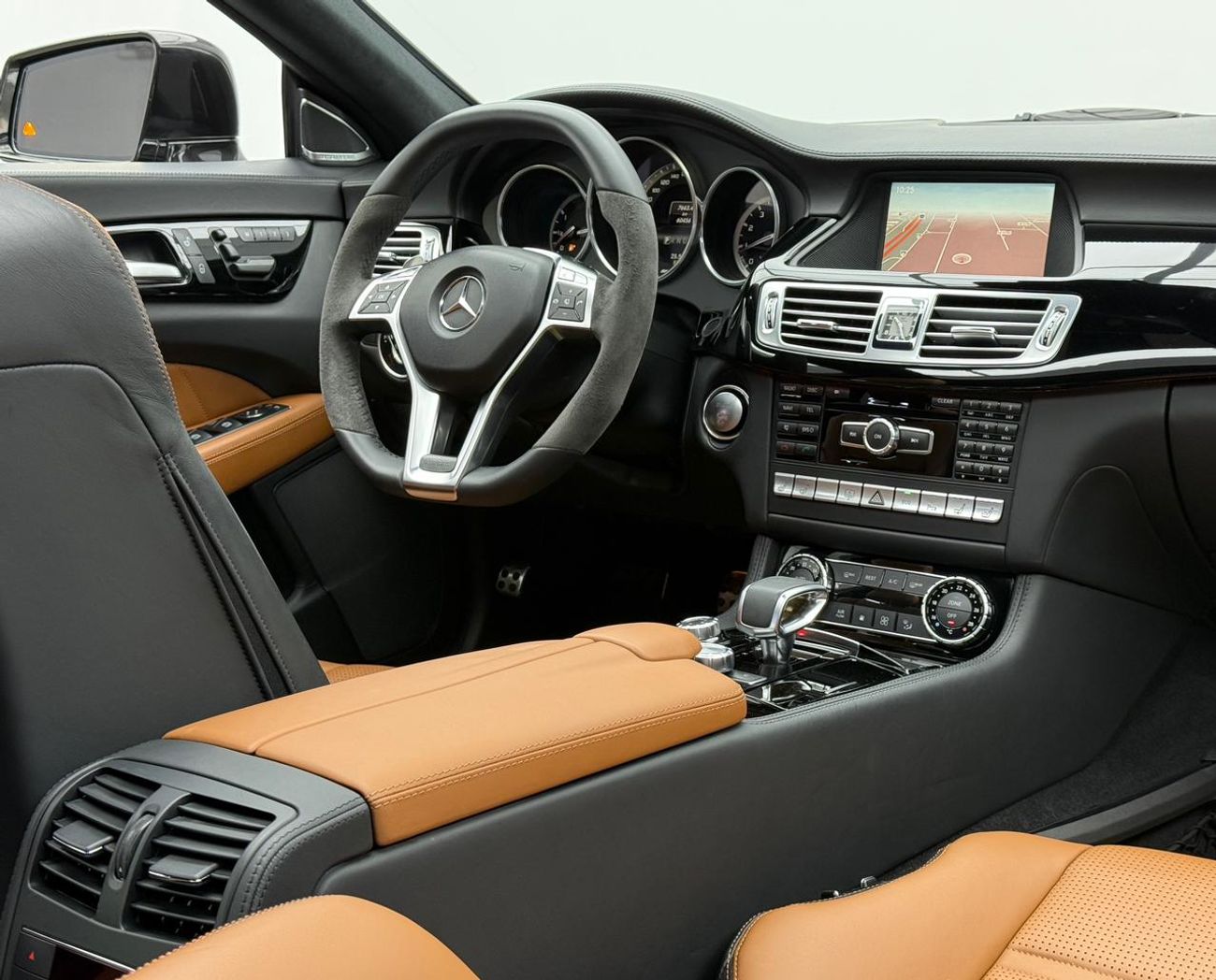 مرسيدس بنز CLS 63 AMG 2013 Mercedes Benz CLS 63 AMG, Full Mercedes Service History, Fully Loaded, Excellent Condition, GCC