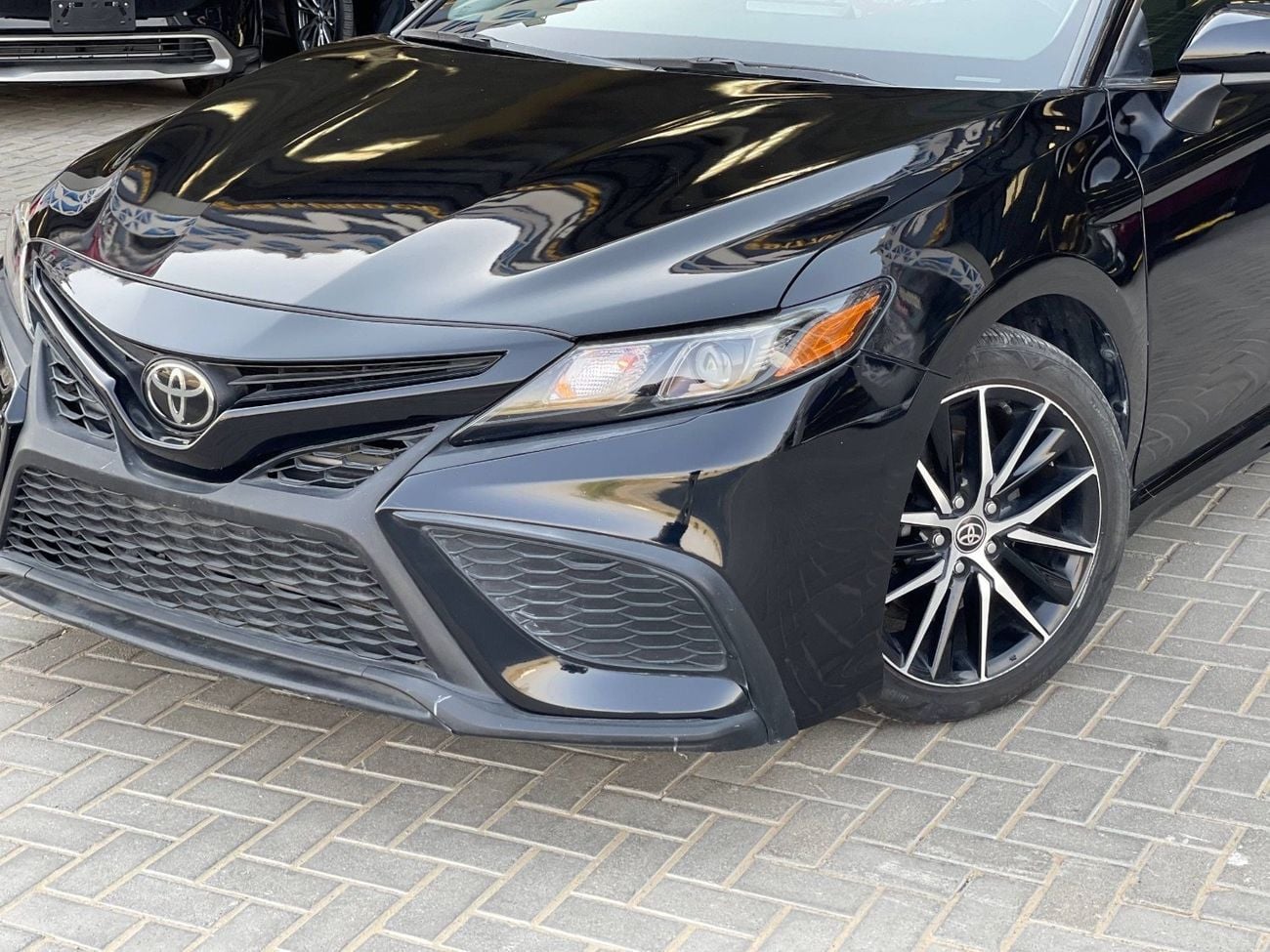 Toyota Camry SE 2.5L (204 HP) RADAR / LINE ASSIST / BLIND SPOTS / RIMS /  LEATHER / CLEAN AND NEAT