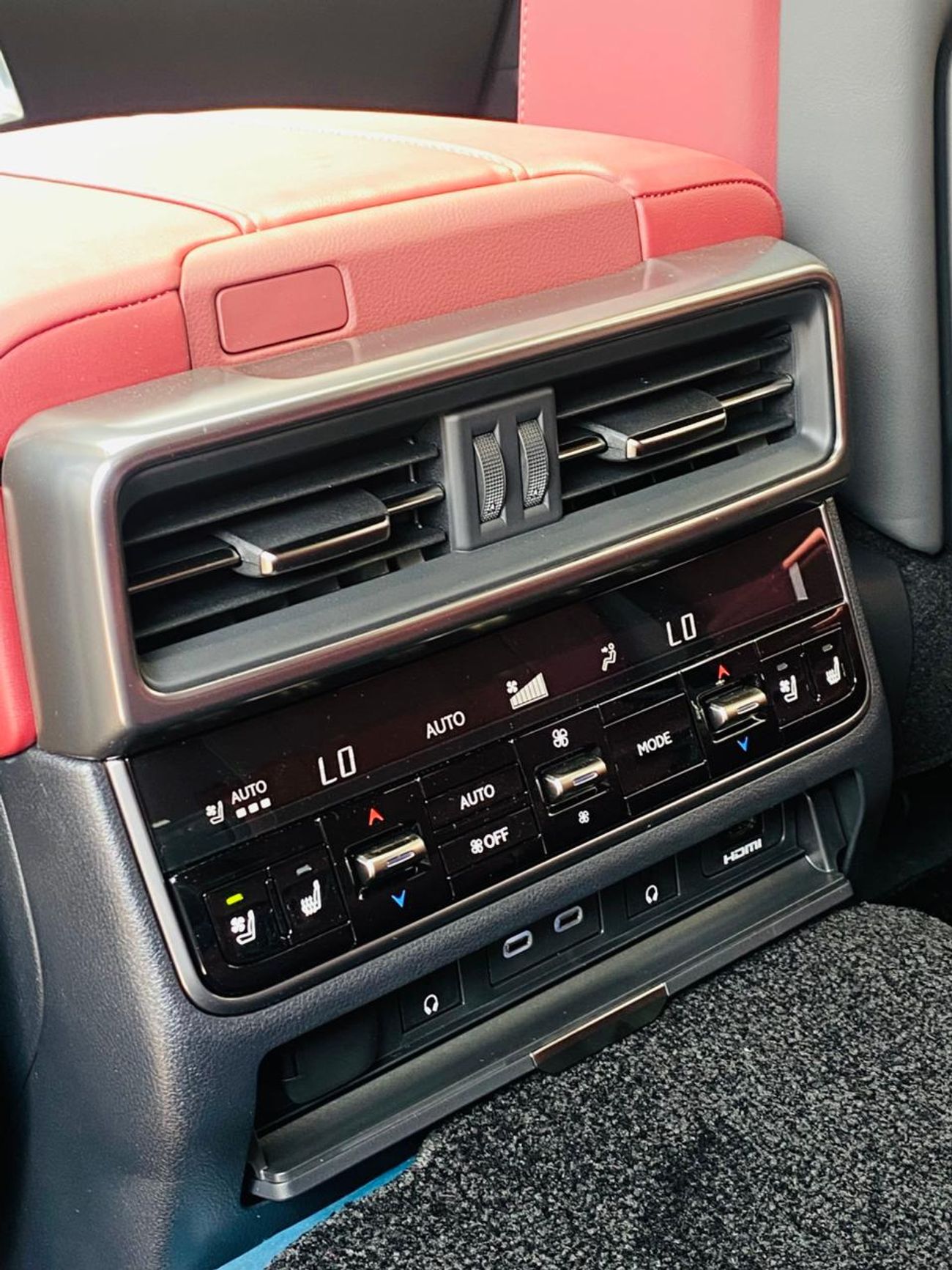 لكزس LX 700h Signature