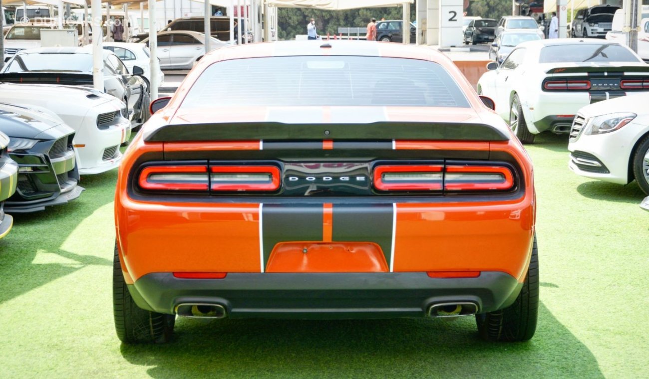 دودج تشالينجر Dodge Challenger SXT V6 2018/ Original Air Bags/ SRT Wide Body/ Very Good Condition