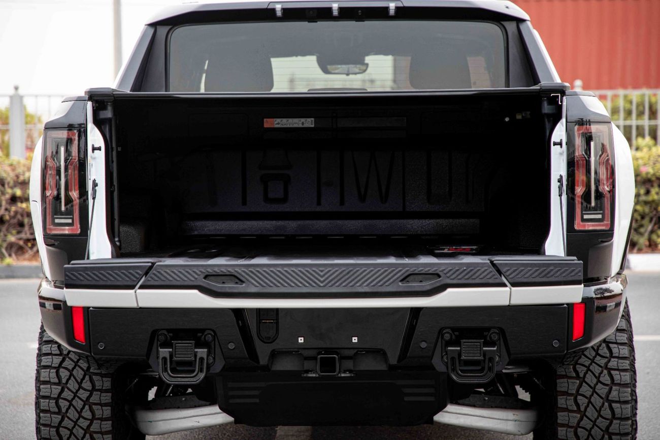 GMC Hummer EV Pick Up Edition1 - White inside Black & White | Export Only