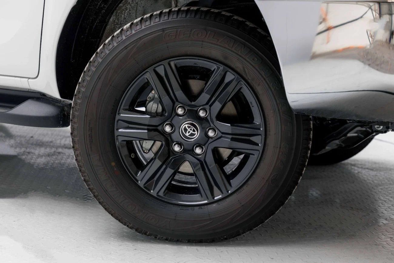 تويوتا هيلوكس Double Cab 2.7L Full Option