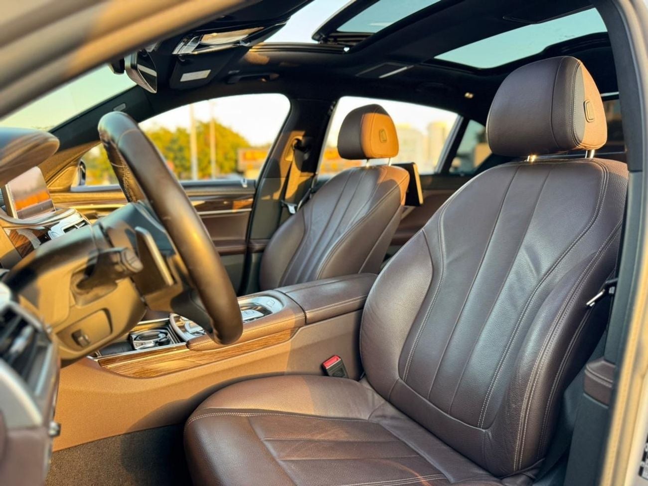 بي أم دبليو 730Li Luxury M Sport Package 2.0L