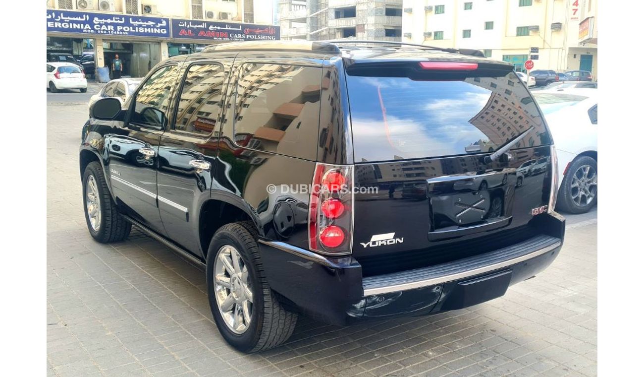 GMC Yukon GMC YUKON DENALI  2012 GCC  .  FULL OPTION.  SERVICE HISTORY  . ACCIDENT FREE  .. ORIGINAL PAINT  .