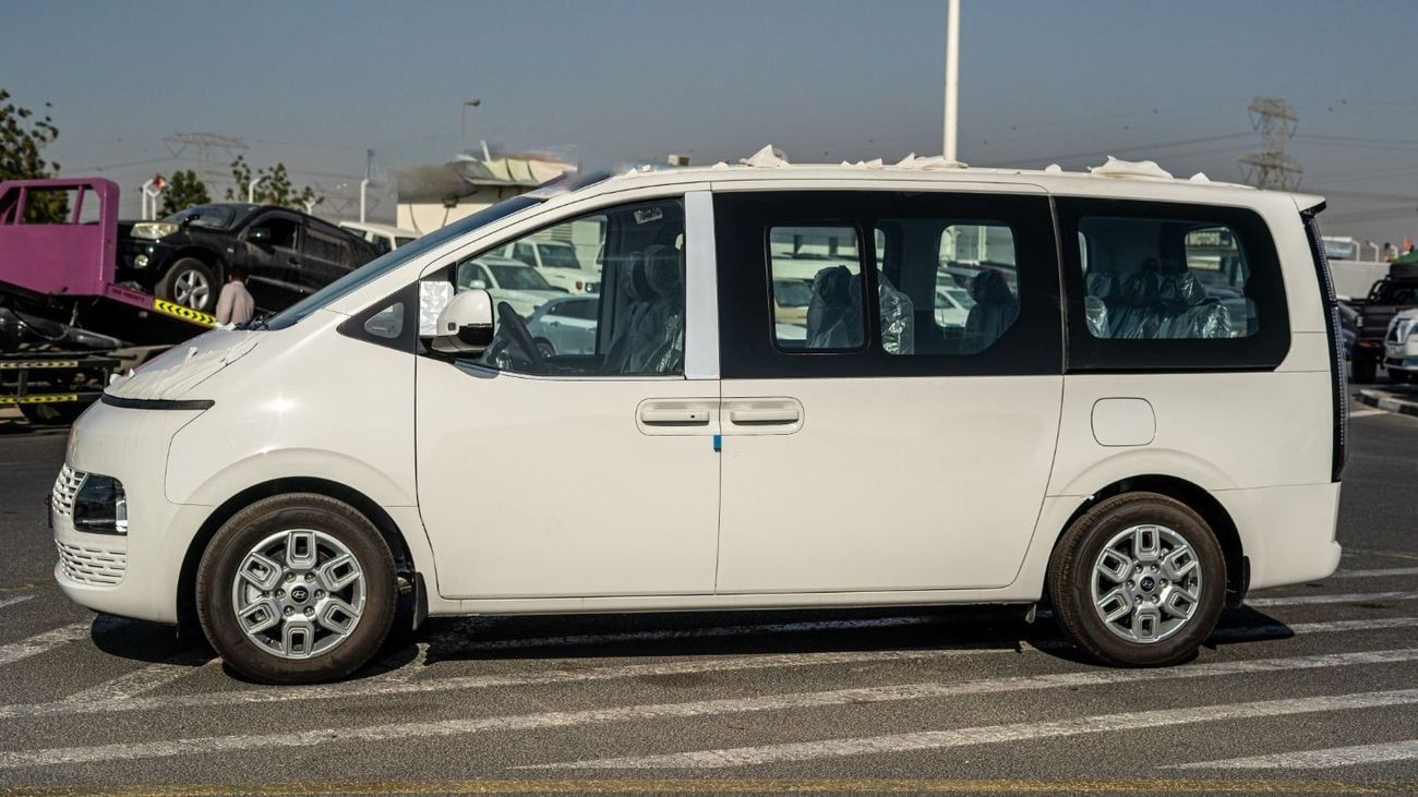 هيونداي ستاريا Premium 11-Seater 2.2-liter 4-cylinder Turbo-charged Diesel 2024YM