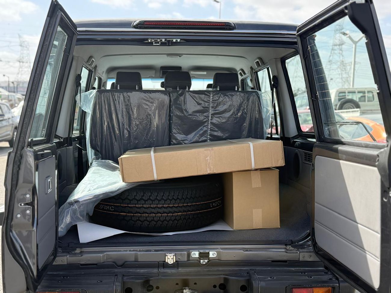 Toyota Land Cruiser 70 LC76 HARDTOP 4.0L PETROL 5 DOORS M/T FULL OPTION 2025 MODEL