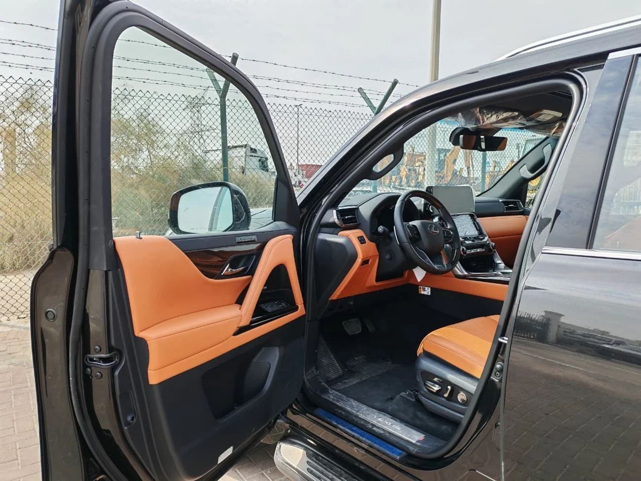 لكزس LX 700h 2026 Lexus LX 700h VIP HEV (4-Seater) 3.5L V6 Twin-Turbo Hybrid